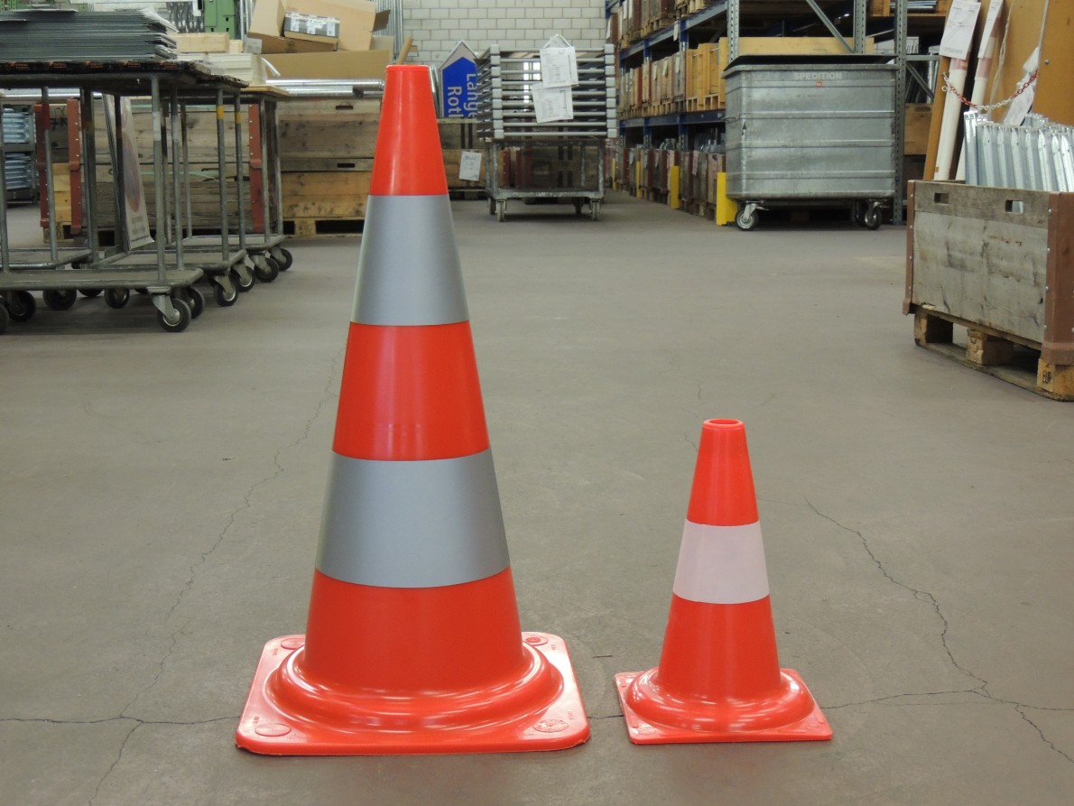Comment choisir le cône de signalisation de chantier ? - Lepont Equipements